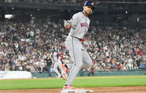 Walker, Smith spark the Astros' 8-run 6th inning in an 9-5 win over the White Sox